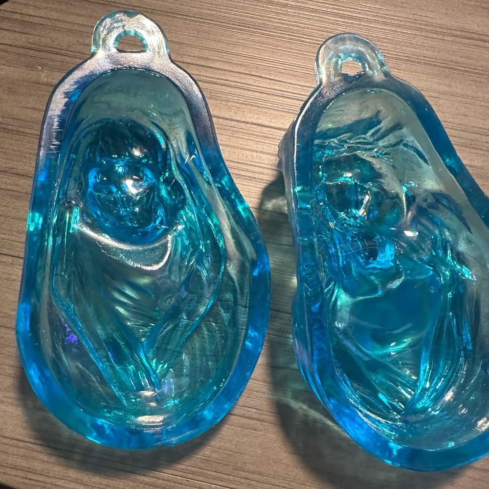 Wheaton Celeste Blue Iredescent Glass Wall Jesus & Mary Plaques - Picture 4 of 4